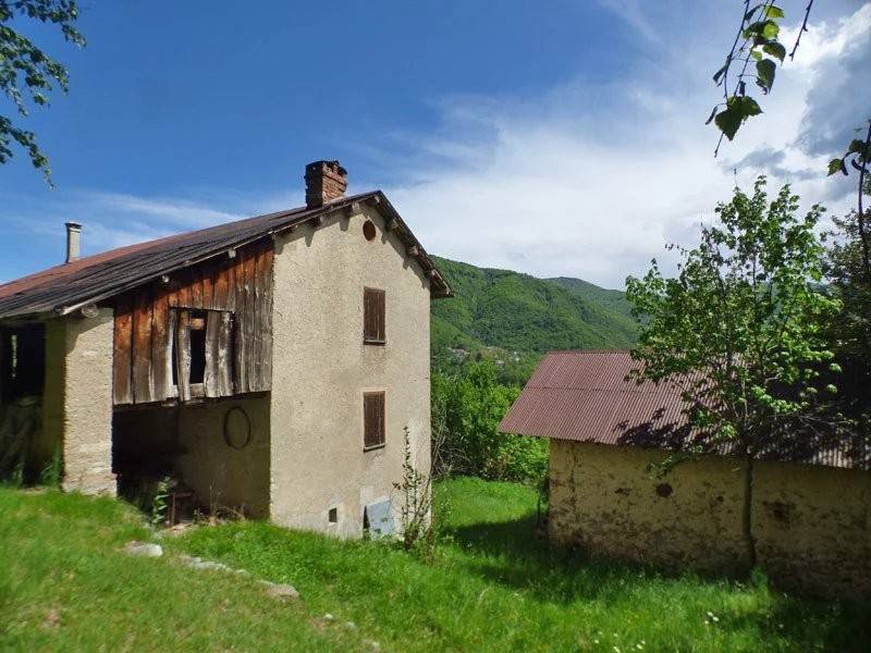 Rustico, da ristrutturare, 600 m², pamparato