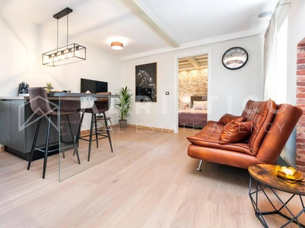 Sale Apartment Rovinj. 3room flat, First floor, with balcony, ref