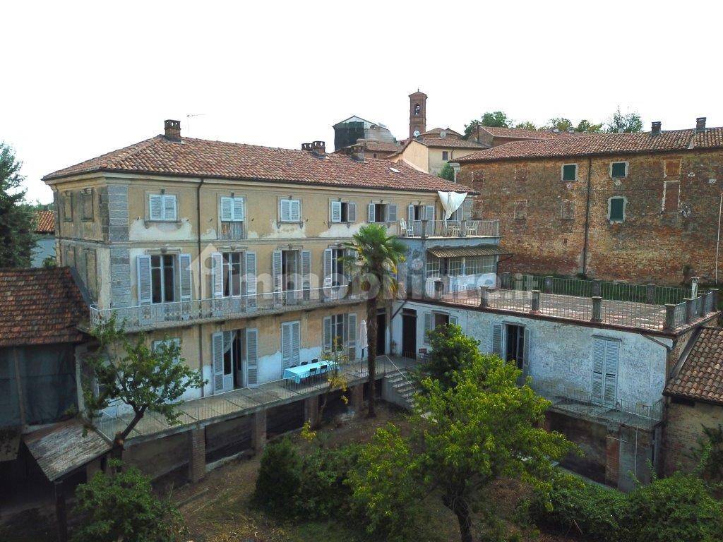 Vendita Casa colonica in via Duca di Genova Calliano. Da ristrutturare,  posto auto, 670 m², rif. 106092361