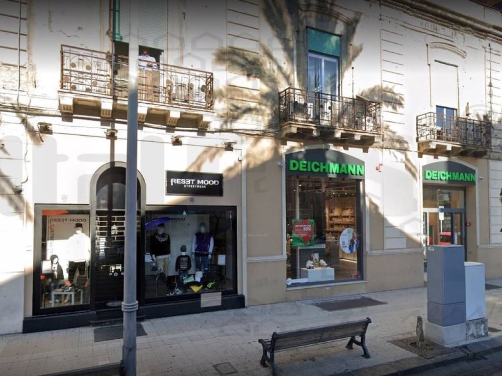 Vendita Immobili commerciali Monolocale in Viale San Martino