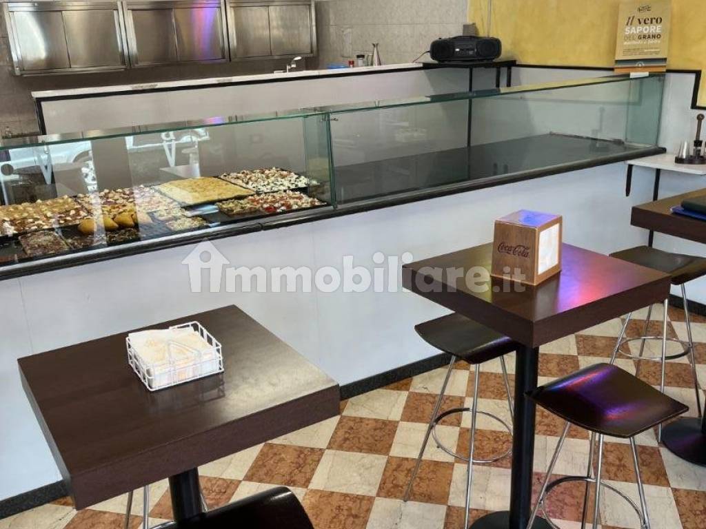 Rosticceria Pizza al taglio via Valpantena, Verona, Rif. 106111679