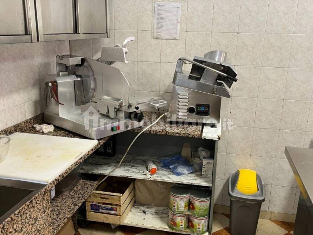 Rosticceria Pizza al taglio via Valpantena, Verona, Rif. 106111679