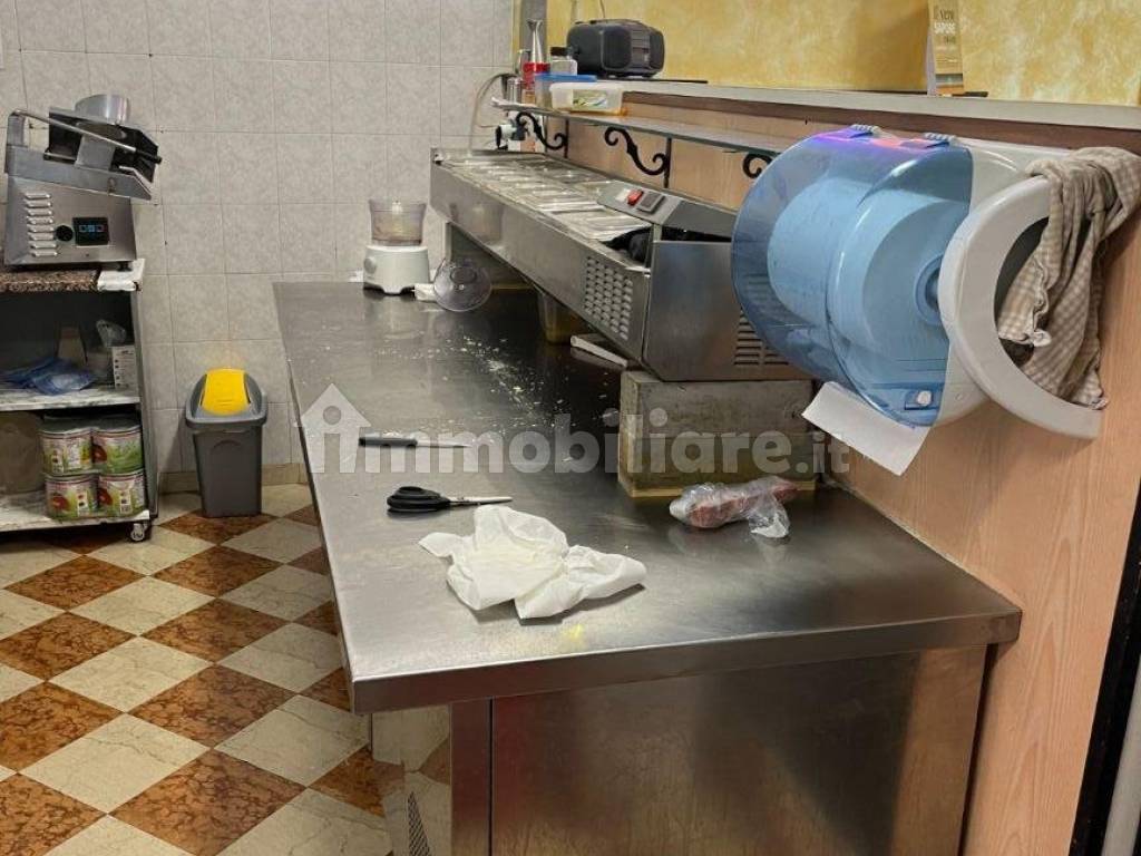 Rosticceria Pizza al taglio via Valpantena, Verona, Rif. 106111679