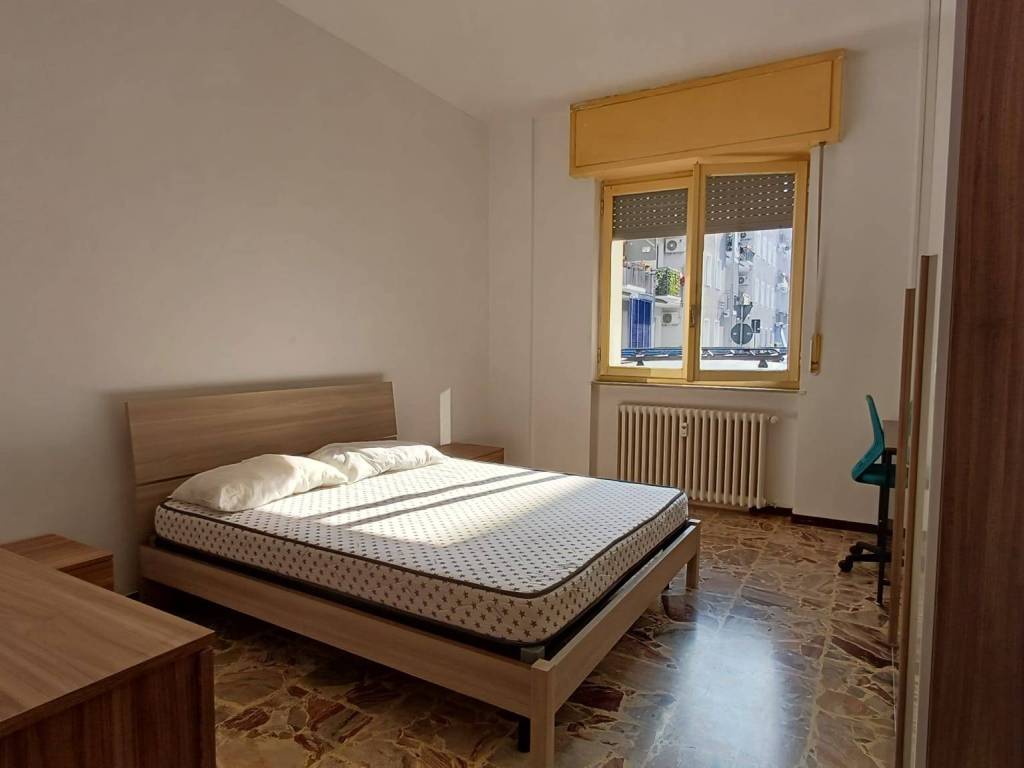 Stanza singola via monte grappa 18, novara