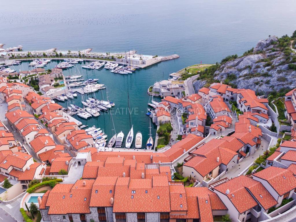 Vendita Appartamento DuinoAurisina. Trilocale in Strada di