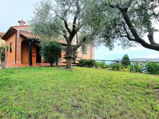 PROSPETTO ESTERNO CON GIARDINO