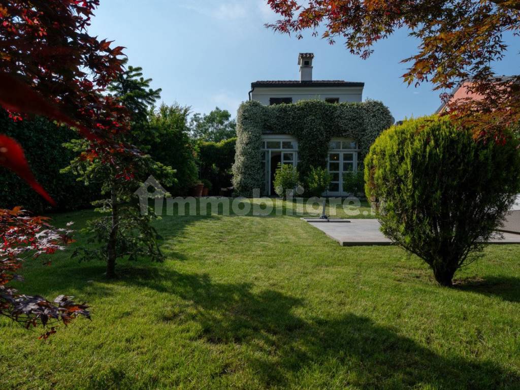 Bogogno villa con giardino-35.jpg