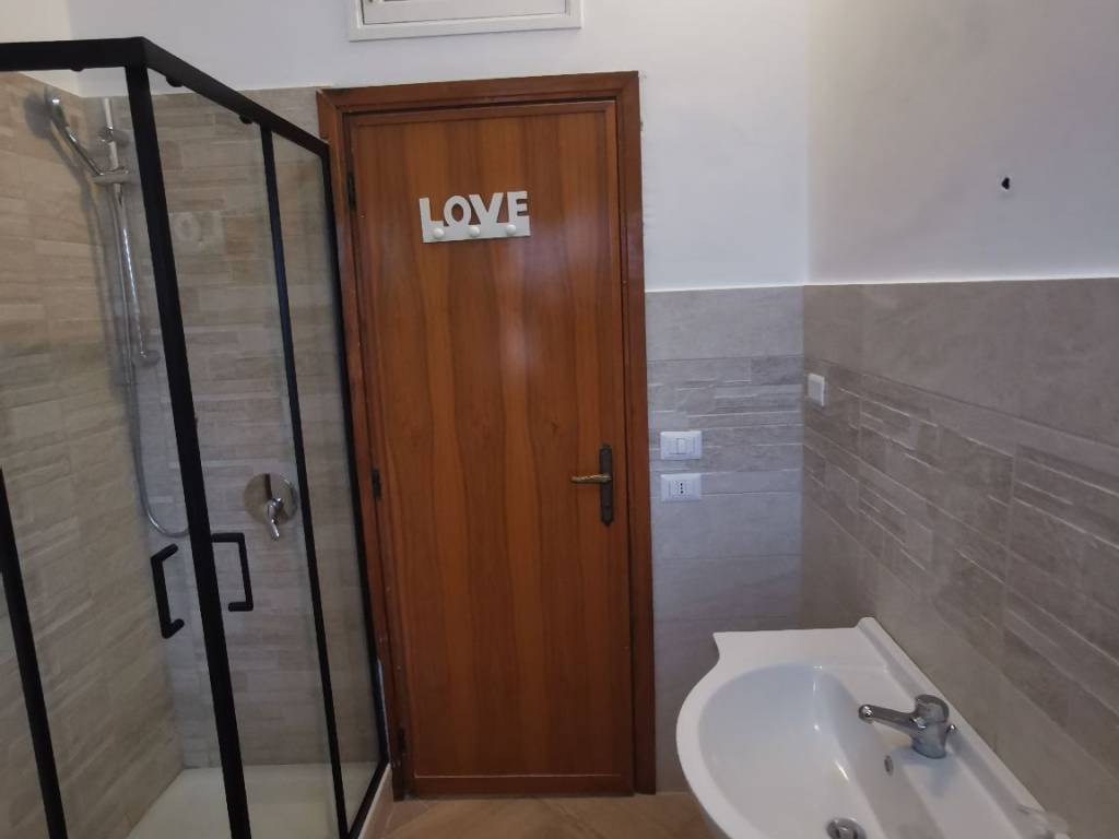 Affitto Appartamento Roma. Bilocale in via Antonio Santoro 29. Buono