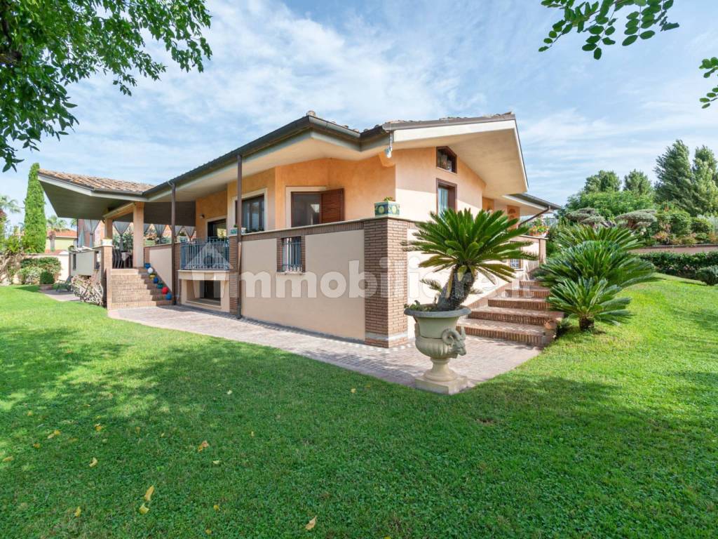 VILLA UNIFAMILIARE 2 LIVELLI