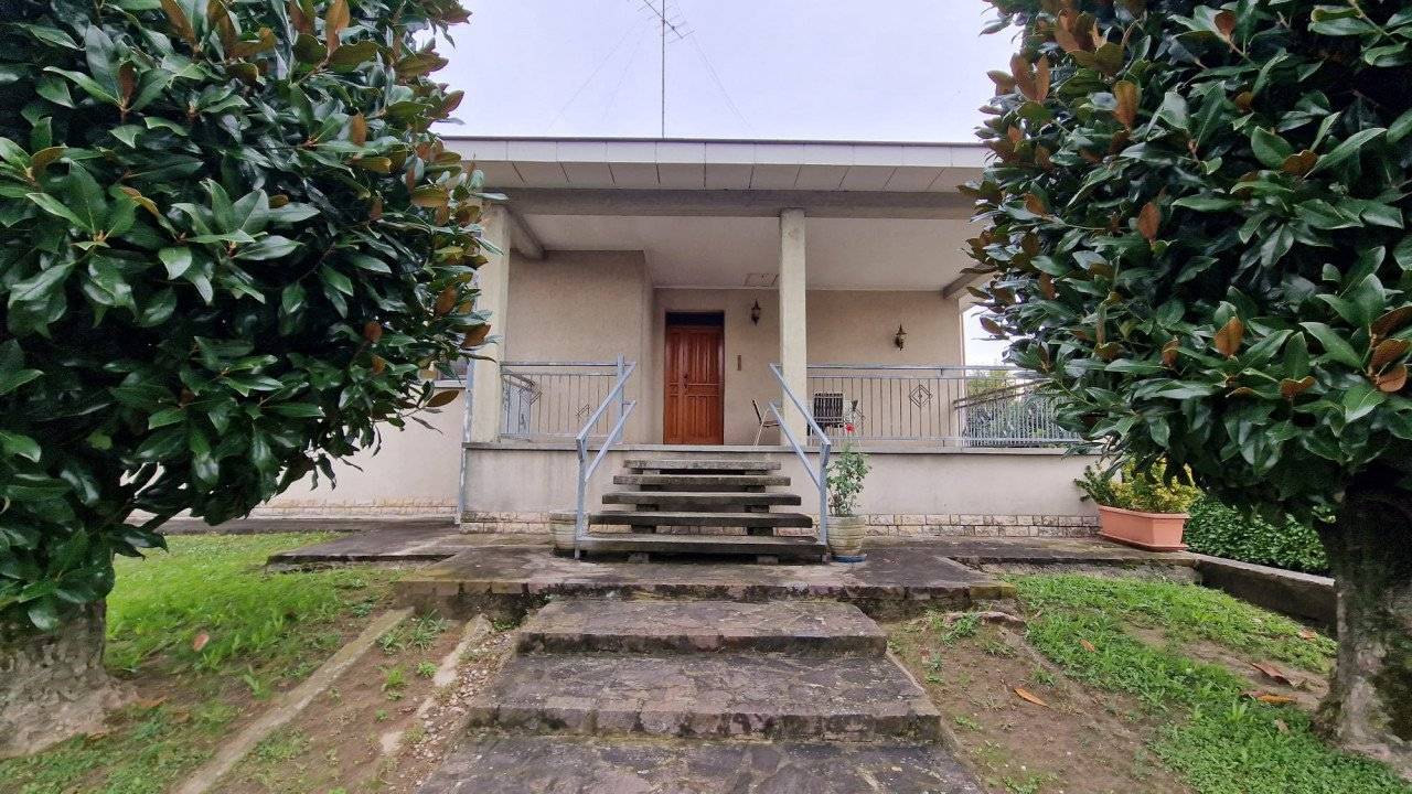 Casa indipendente in vendita a Novi di Modena