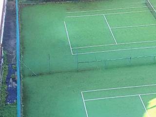Campo da tennis comprensorio