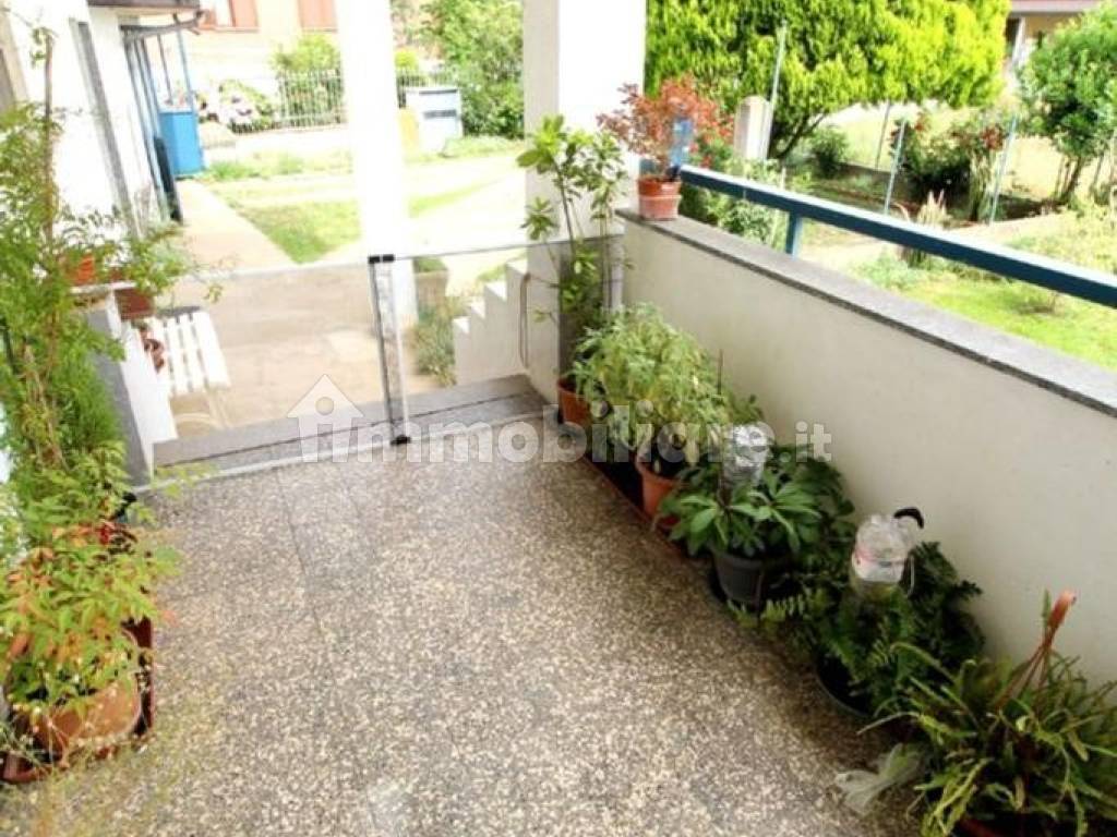 BALCONE AL PIANO TERRENO