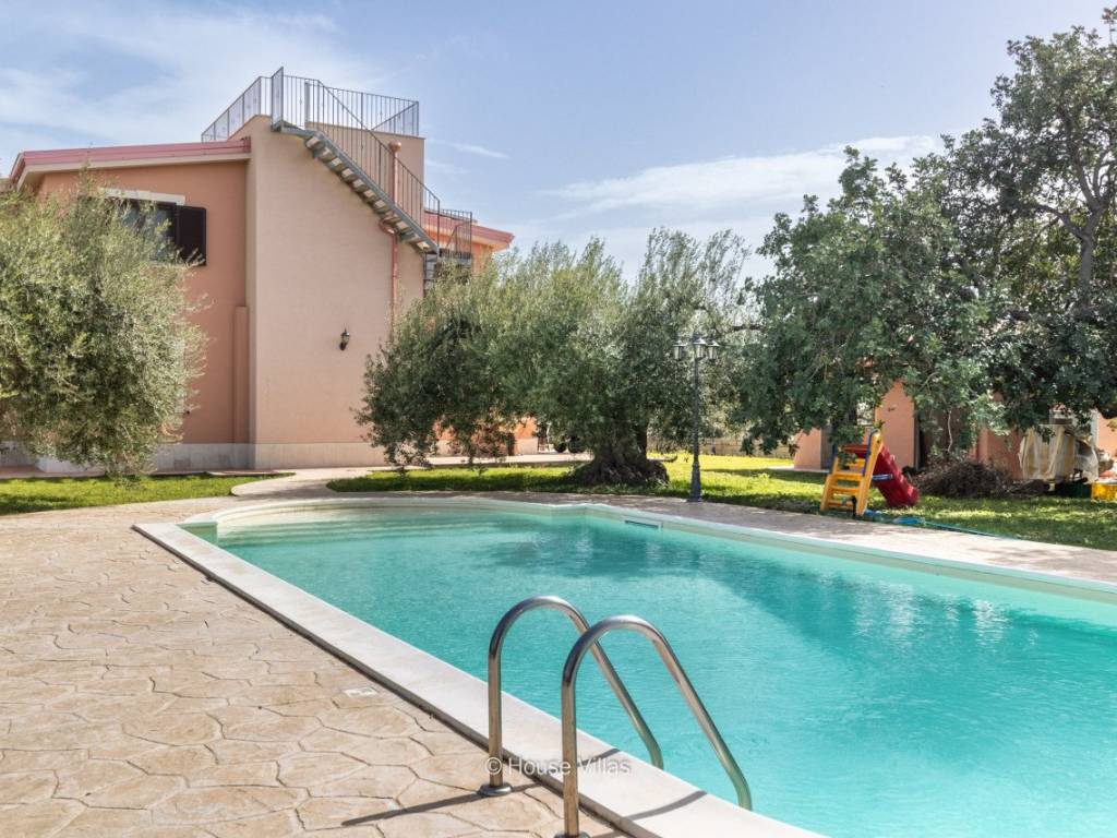 villa con piscina in cda laufi a noto   15