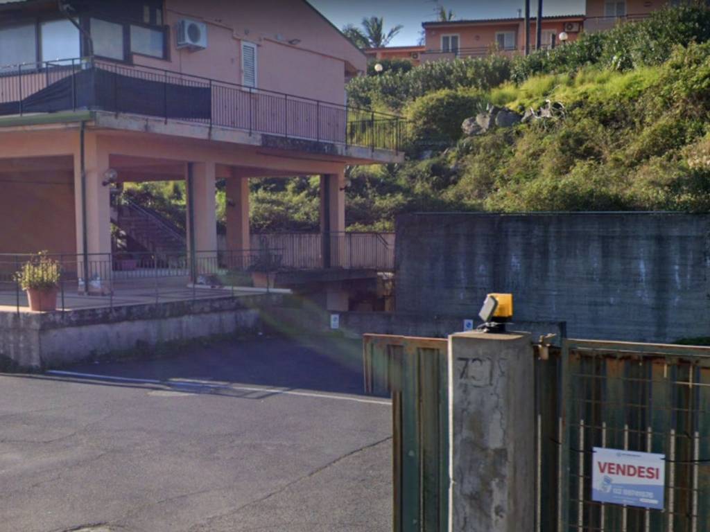 Garage - box all'asta via vampolieri,   73, aci catena