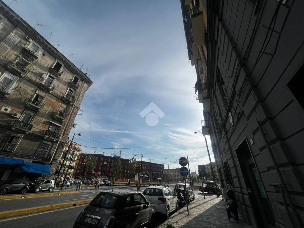 Locale commerciale via poggioreale 4, poggioreale, napoli