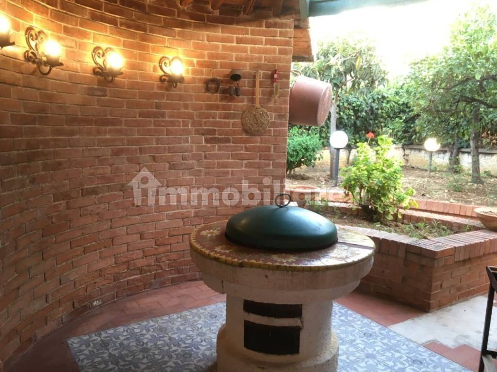 zona barbecue e cucinotto esterno