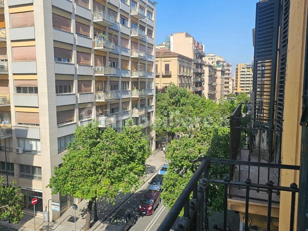 Vendita Appartamento Palermo. Quadrilocale in via Principe di Granatelli. Da ristrutturare Vendita Appartamento Palermo. Quadrilocale in via Principe di Granatelli. Da ristrutturare
