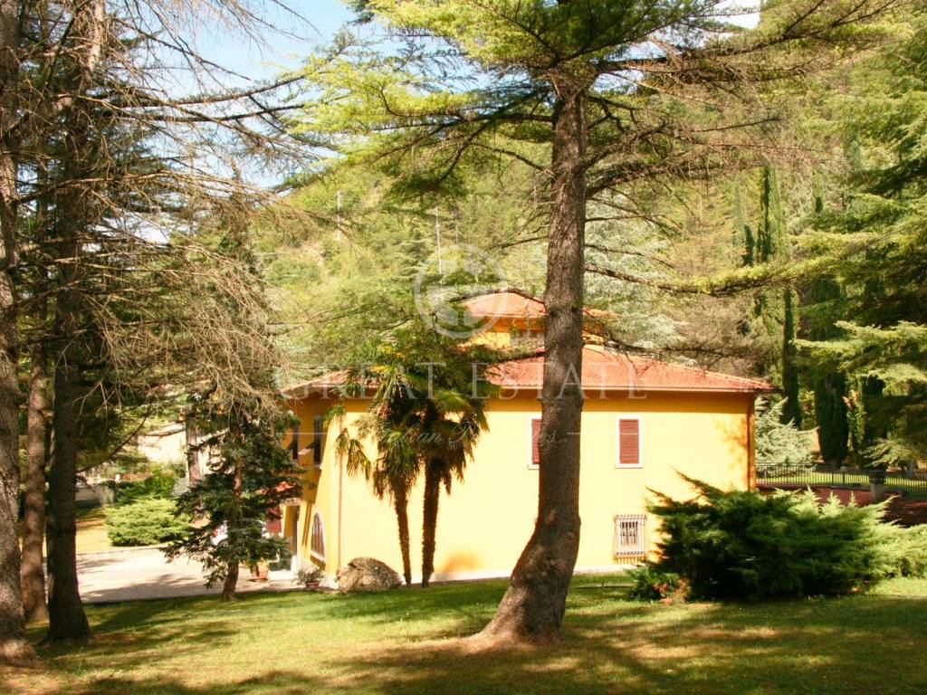 vendesi-villa-monofamiliare-in-toscana-arezzo-chiusi-della-verna-16956259288564.jpg