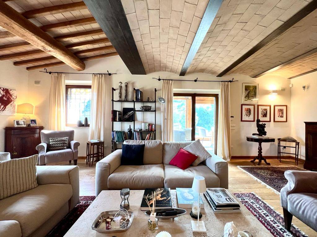 Vendita Casale in Vocabolo Villa Todi. Ottimo stato, posto auto, 485 m² ...