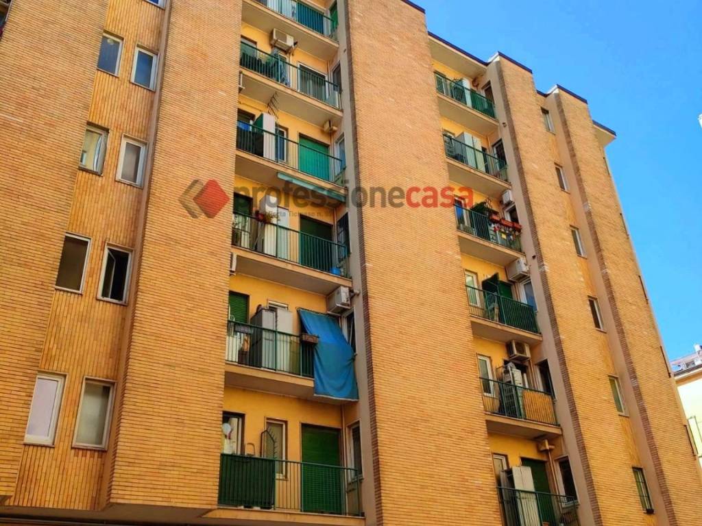 Vendita Appartamento Milano. Monolocale in Ripa di Porta Ticinese 127/A.  Buono stato, quinto piano, posto auto, con balcone, riscaldamento  centralizzato, rif. 106300939