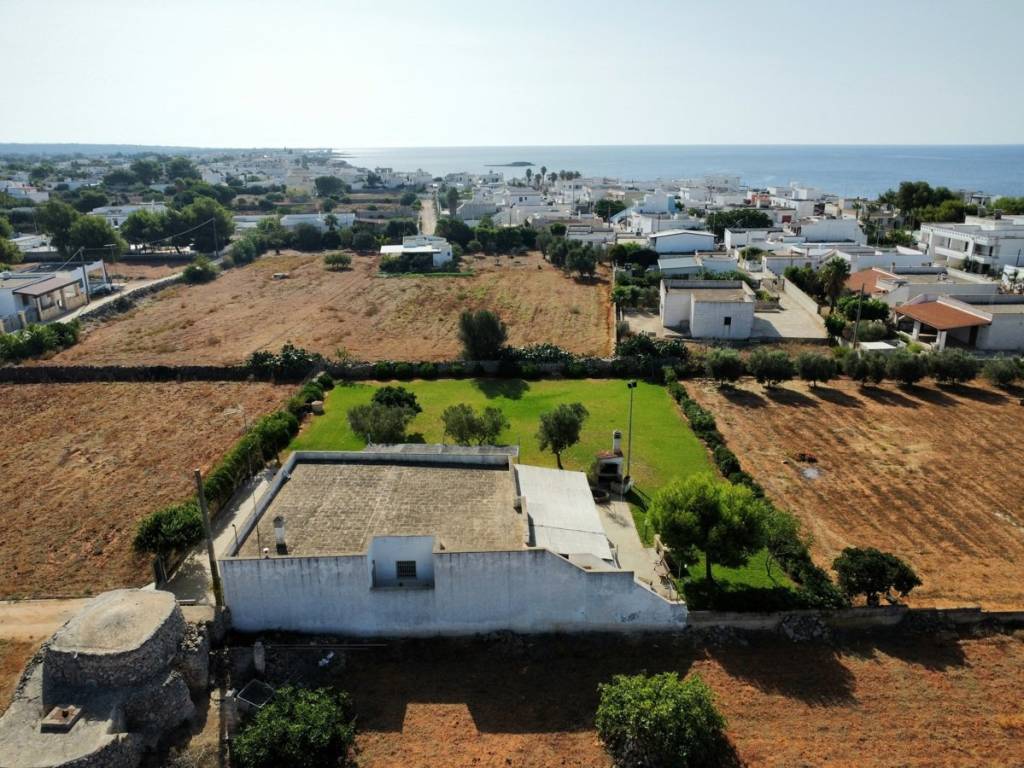 Antico lamione mare verde con 1000 mq di giardino Gabetti franchising Ugento (50).jpg