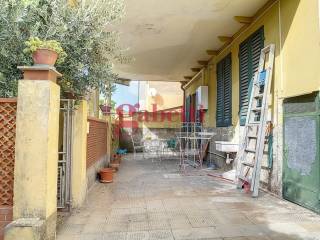 Villa_suddivisa_due_appartamenti_Pisa_vendita_sant'ermete_giardino (26).jpg