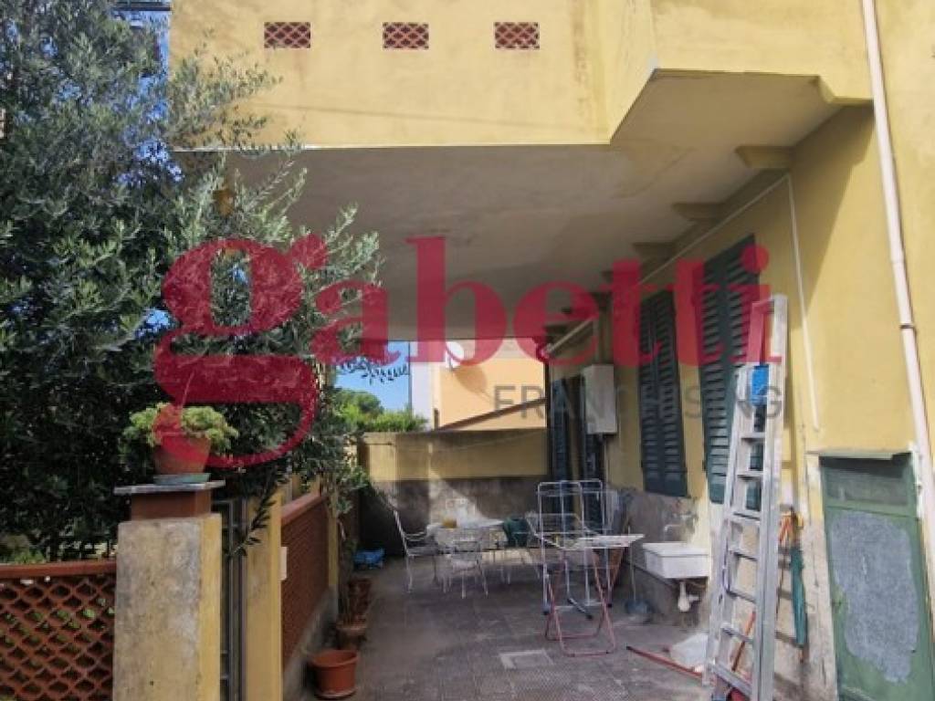 Villa_suddivisa_due_appartamenti_Pisa_vendita_sant'ermete_giardino (20).jpg