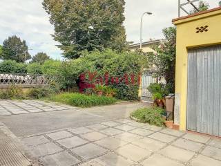 Villa_suddivisa_due_appartamenti_Pisa_vendita_sant'ermete_giardino (28).jpg