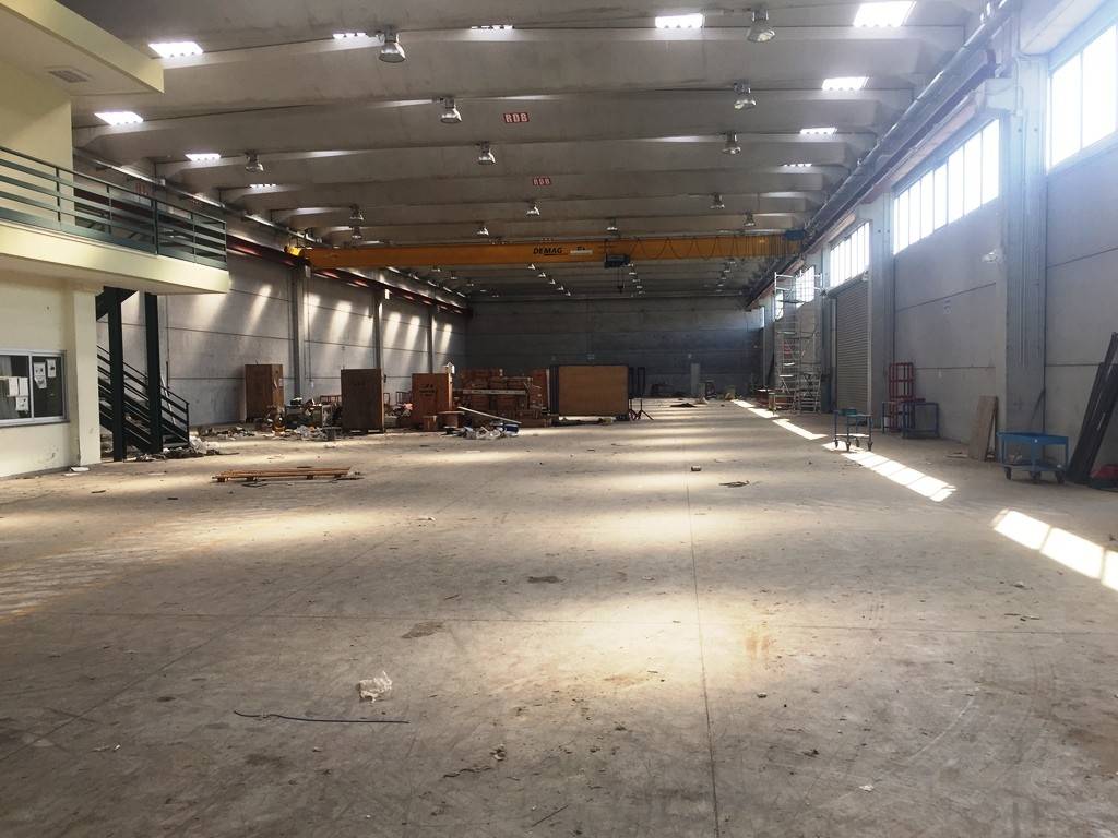 Capannone via delle industrie, acerra