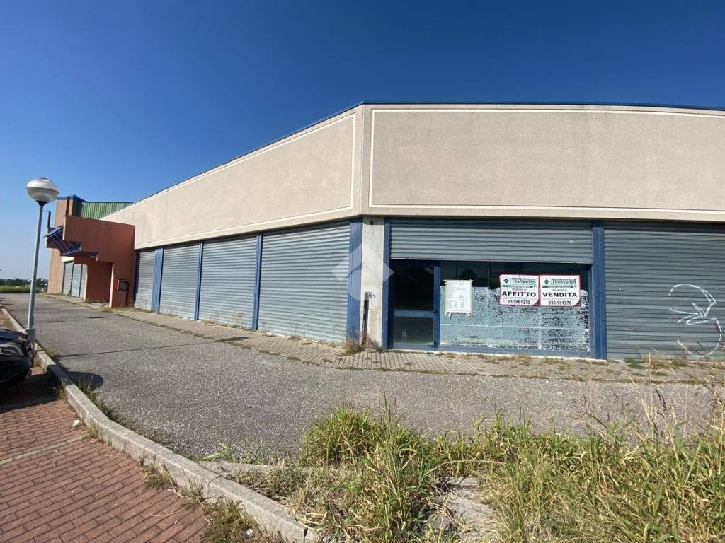 Locale commerciale via giuseppe mazzini 109, centro, castiglione delle stiviere