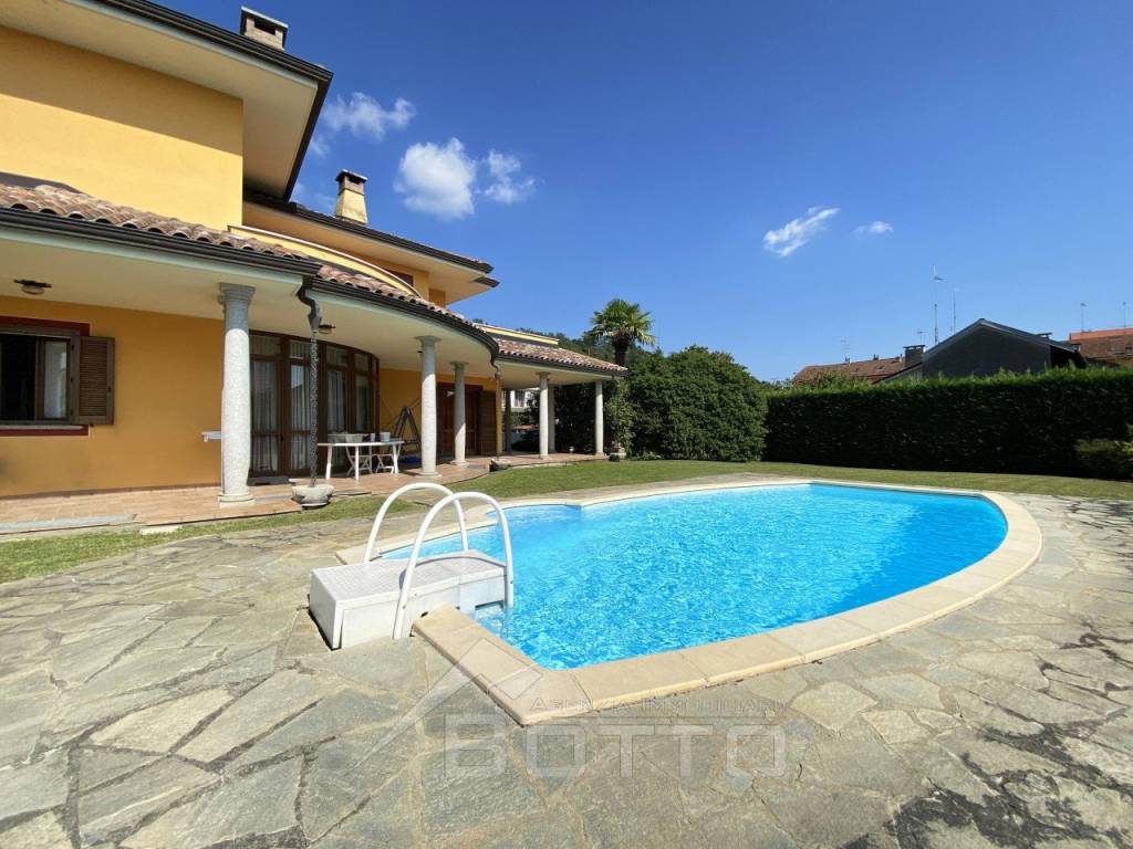 casa vendita grignasco piscina copia