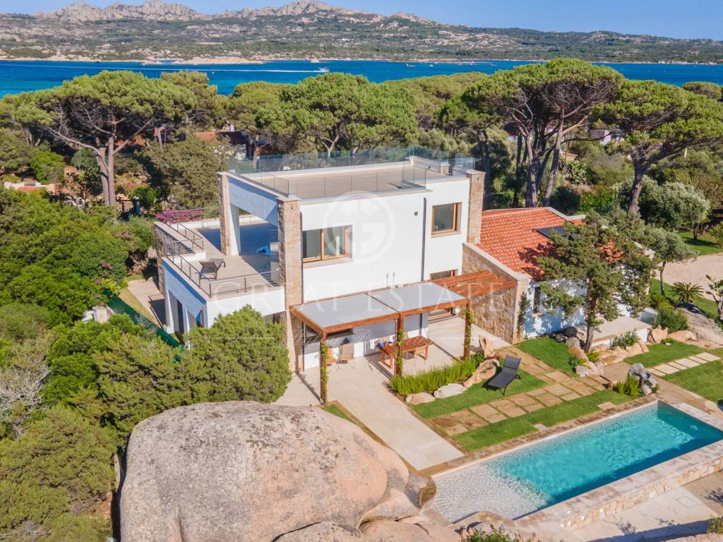 vendesi-villa-di-prestigio-in-sardegna-sassari-la-maddalena-16946992505418.jpeg