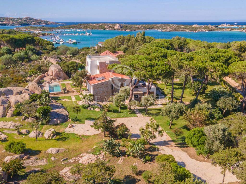 vendesi-villa-di-prestigio-in-sardegna-sassari-la-maddalena-16946992826509.jpeg