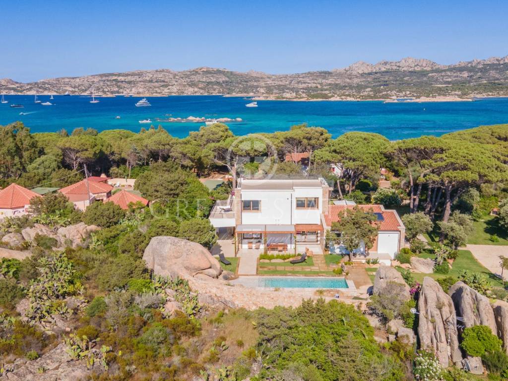 vendesi-villa-di-prestigio-in-sardegna-sassari-la-maddalena-16946993108155.jpeg