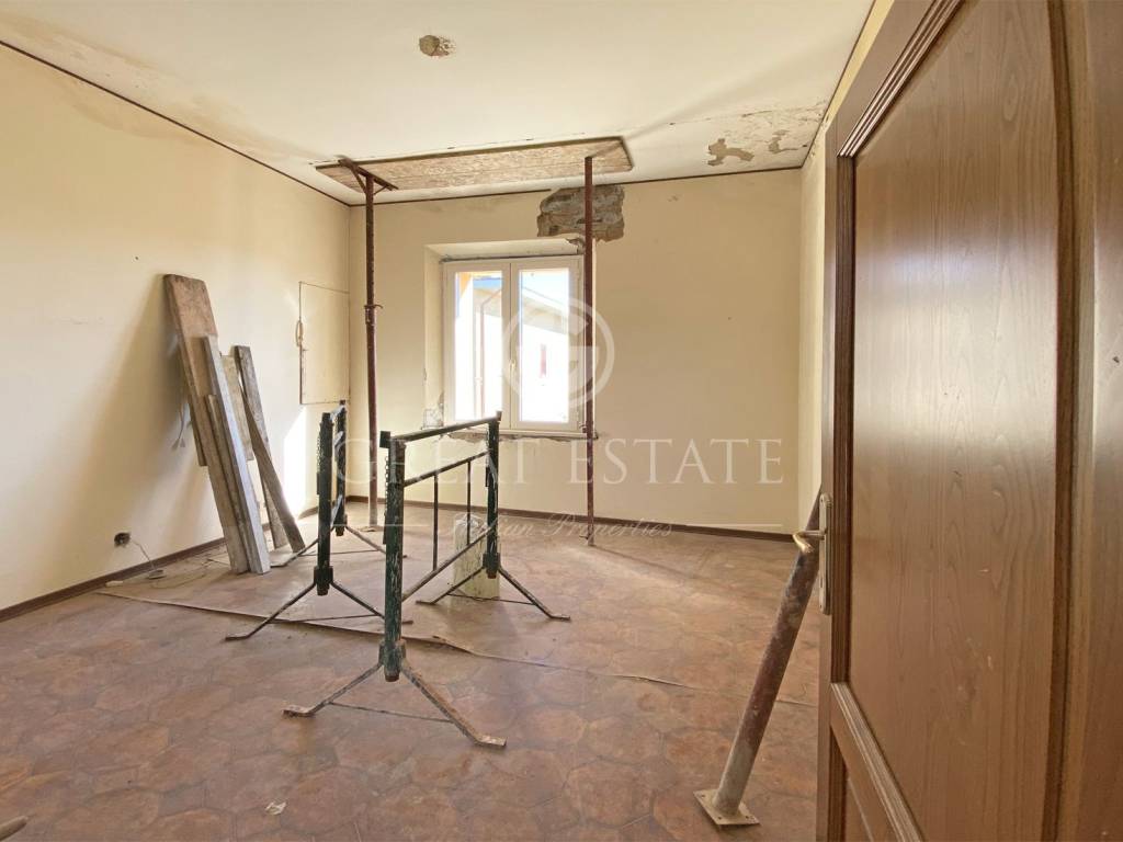 vendesi-rustico-casale-in-toscana-siena-montepulciano-16950280646373.jpg