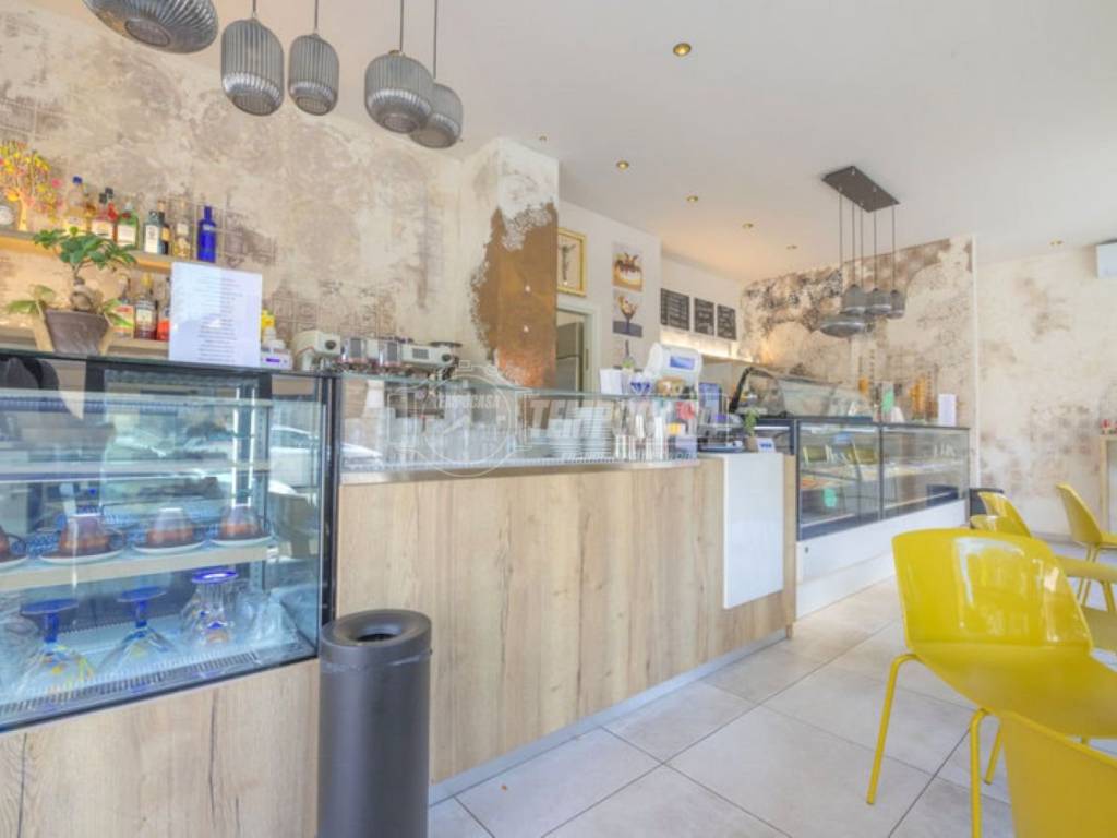 Attività commerciale corso g. garibaldi, centro, civitanova marche