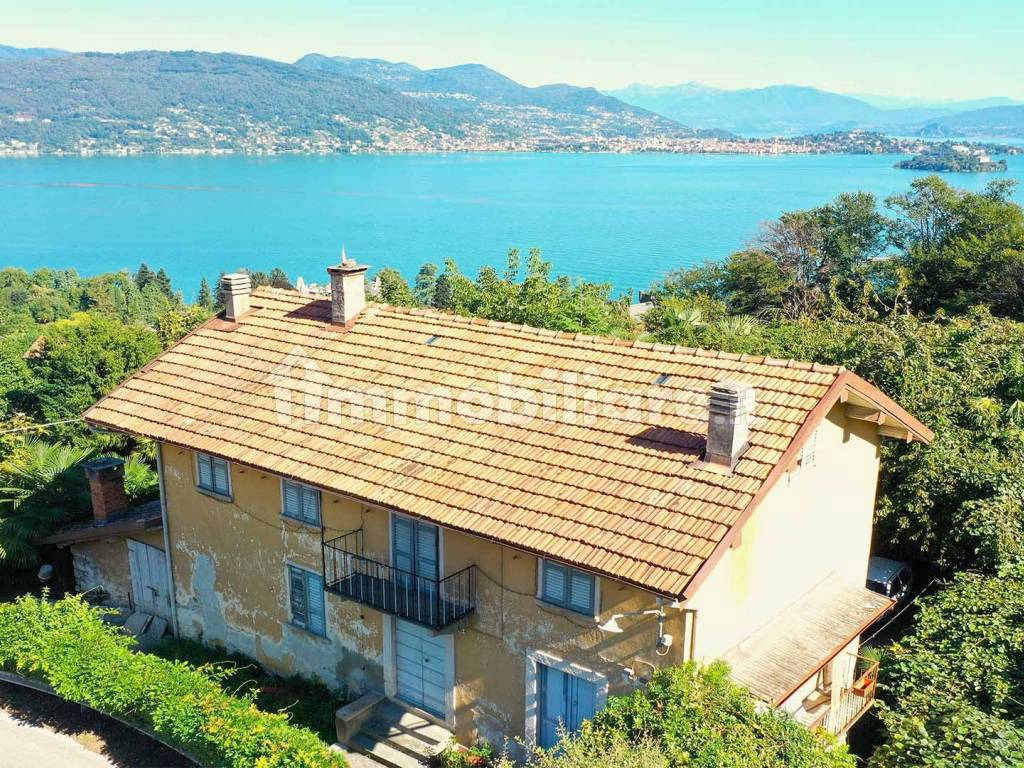 Vendita Villa unifamiliare in via Passarella Baveno. Da ristrutturare ...