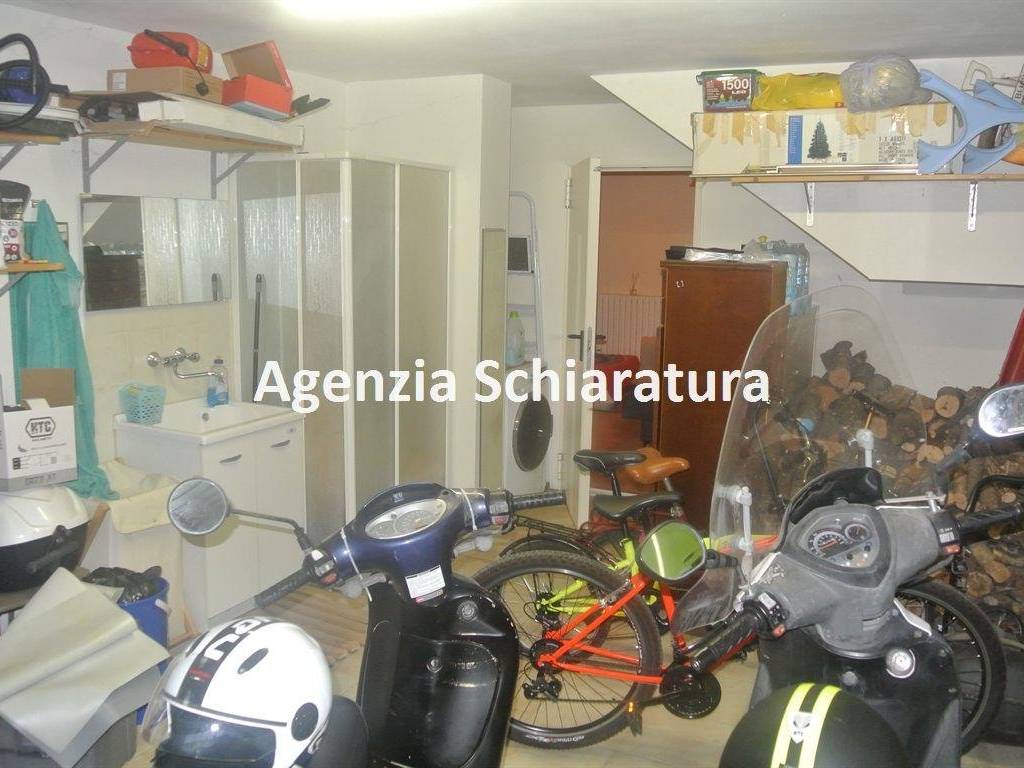 GARAGE CON DOCCIA E LAVANDERIA