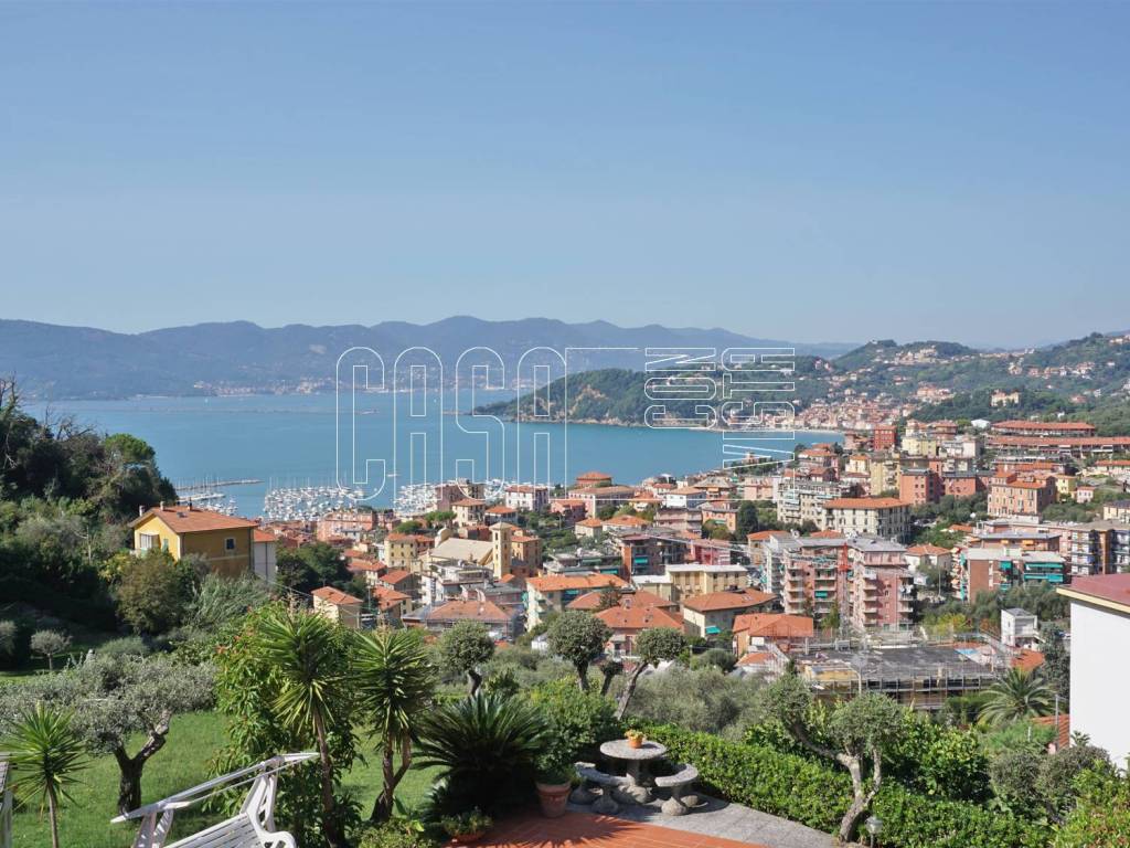 Terrazza con vista mare