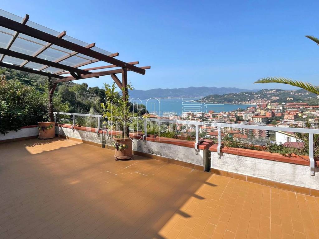 Terrazza con vista mare