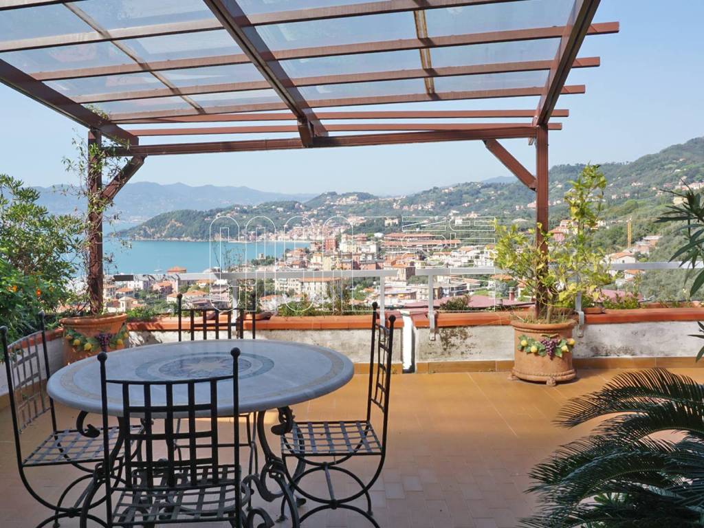 Terrazza con vista mare