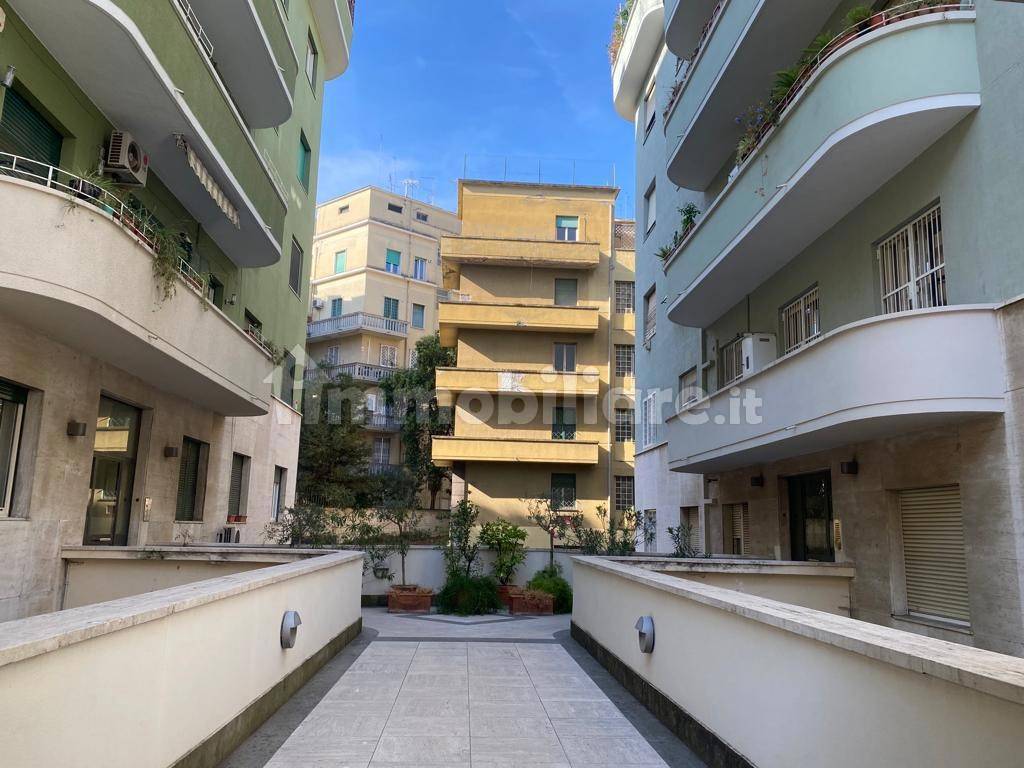 Affitto Appartamento Roma. Quadrilocale in via Ruggero Fauro. Ottimo stato, terzo piano, con Affitto Appartamento Roma. Quadrilocale in via Ruggero Fauro. Ottimo stato, terzo piano, con