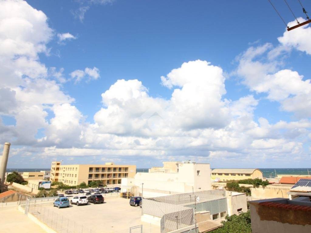 Vendita Appartamento Trapani. Quadrilocale in via Tripoli 45. Buono stato,  terzo piano, posto auto, con terrazza, rif. 106470601