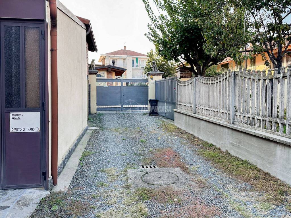 Vendita Villa Unifamiliare In Via Nazario Sauro Orbassano Da Ristrutturare Con Balcone