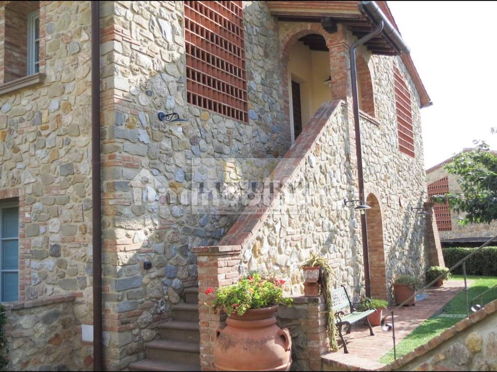 Appartamento in stile rustico toscano