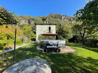 Foto - Vendita villa con giardino, Dervio, Lago di Como