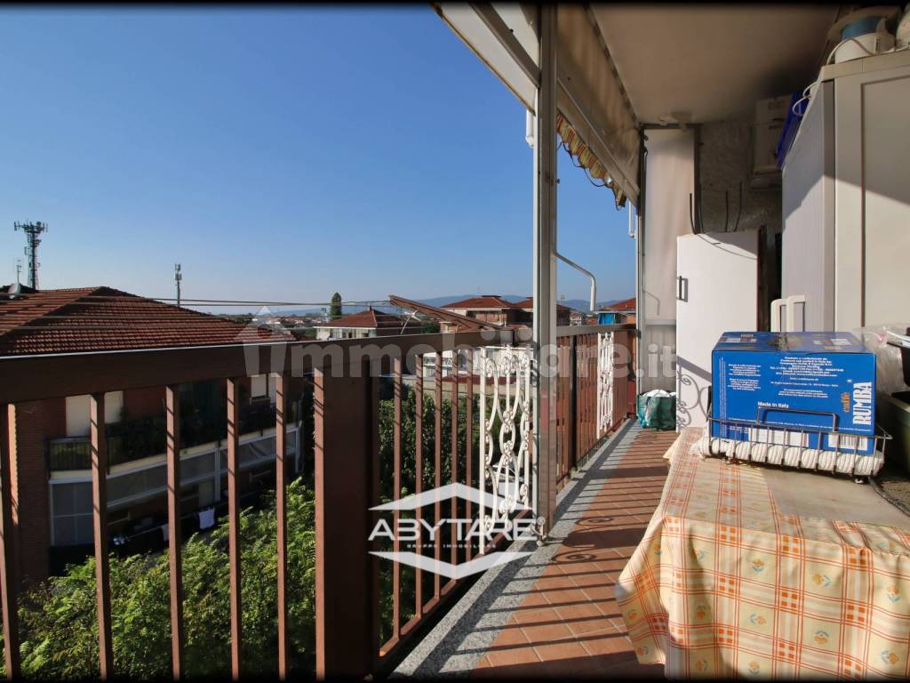 Balcone soggiorno-cucina