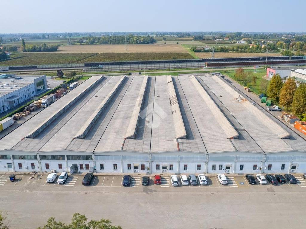 Capannone, zona industriale, carpi
