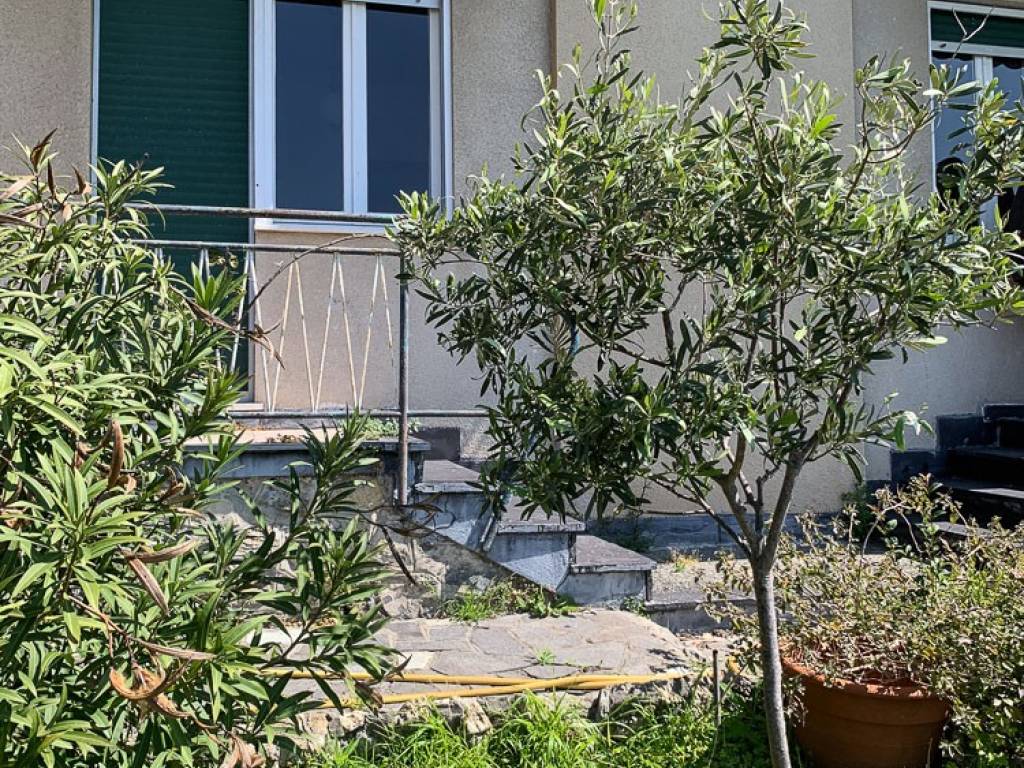 SORI (GE) Grande appartamento con giardino