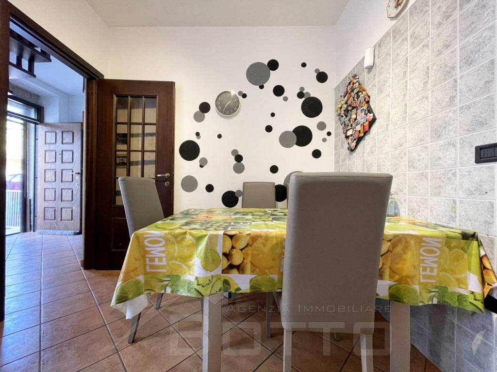 casa vendita gattico cucina5